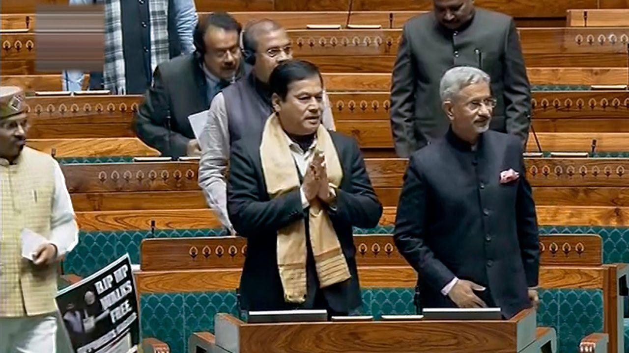 Earlier attempts to commence the day's session also met with disruptions as both houses were adjourned until 2 pm, primarily due to the persistent uproar from opposition leaders.