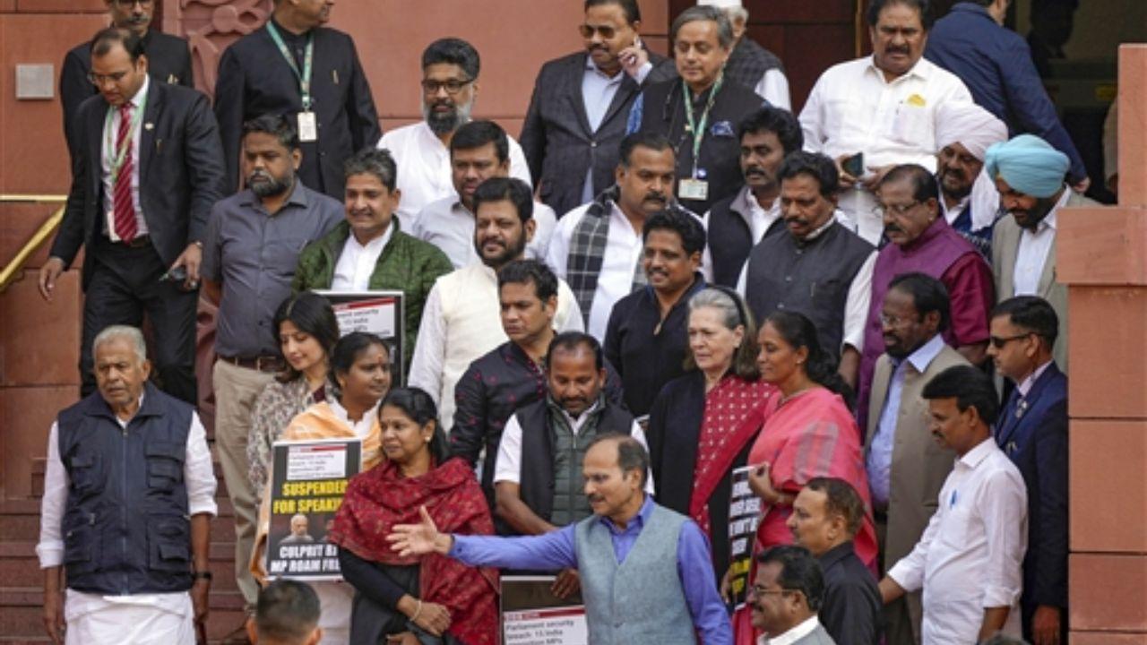 Simultaneously, outside Parliament, opposition parliamentarians staged a protest, emphasizing their demand for action against BJP MP Pratap Simha regarding the security breach. Their placards echoed demands for accountability from the Prime Minister and Home Minister while expressing concerns about the state of democracy. These protests reflect the opposition's insistence on seeking answers and accountability on the issue.