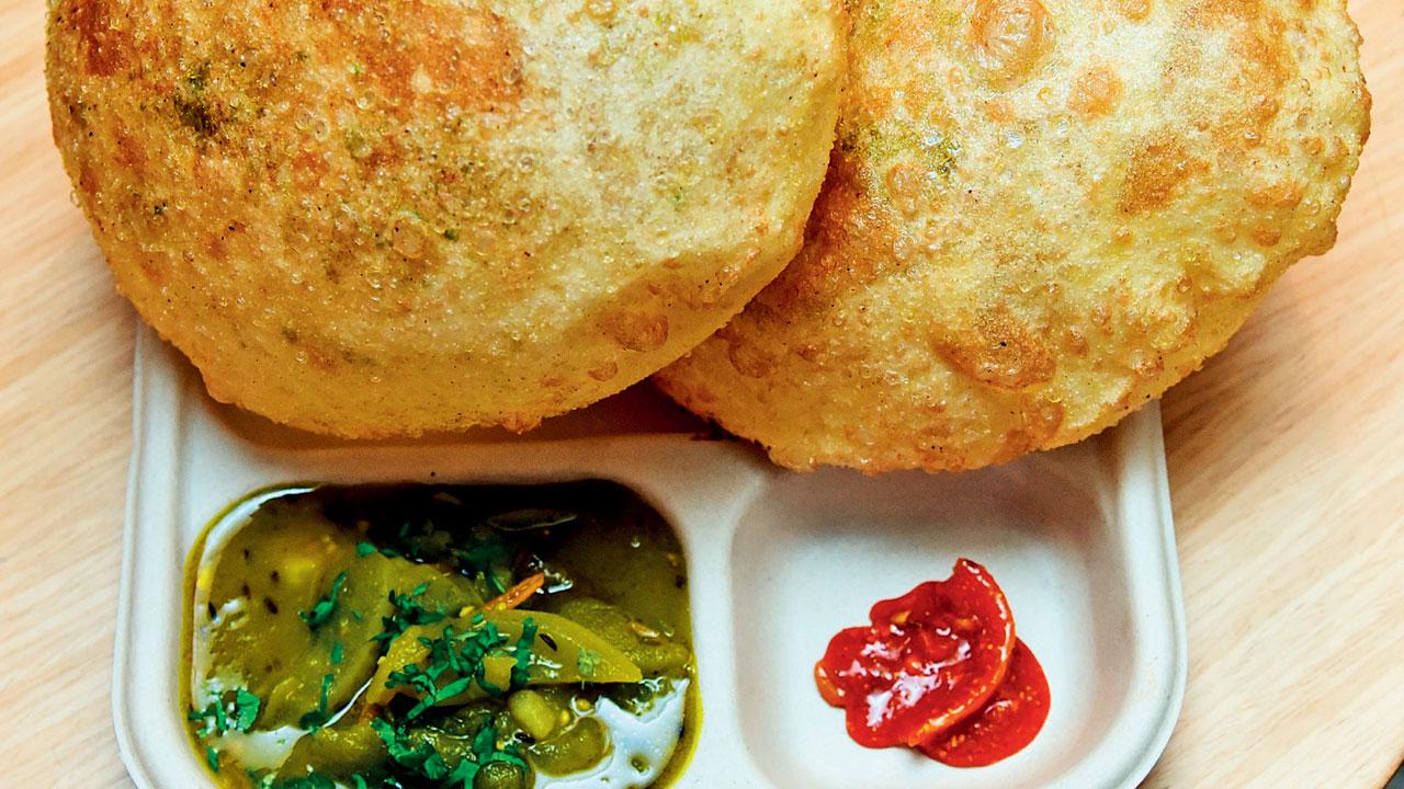 Mutter poori with Agra wali kache tomatar ki subzi