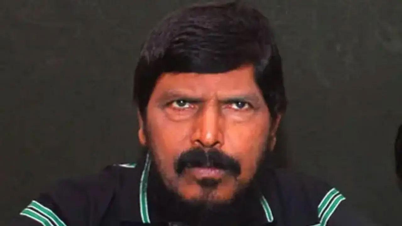 Rahul Gandhi should speak on cash unearthed at MP's residence: Ramdas Athawale