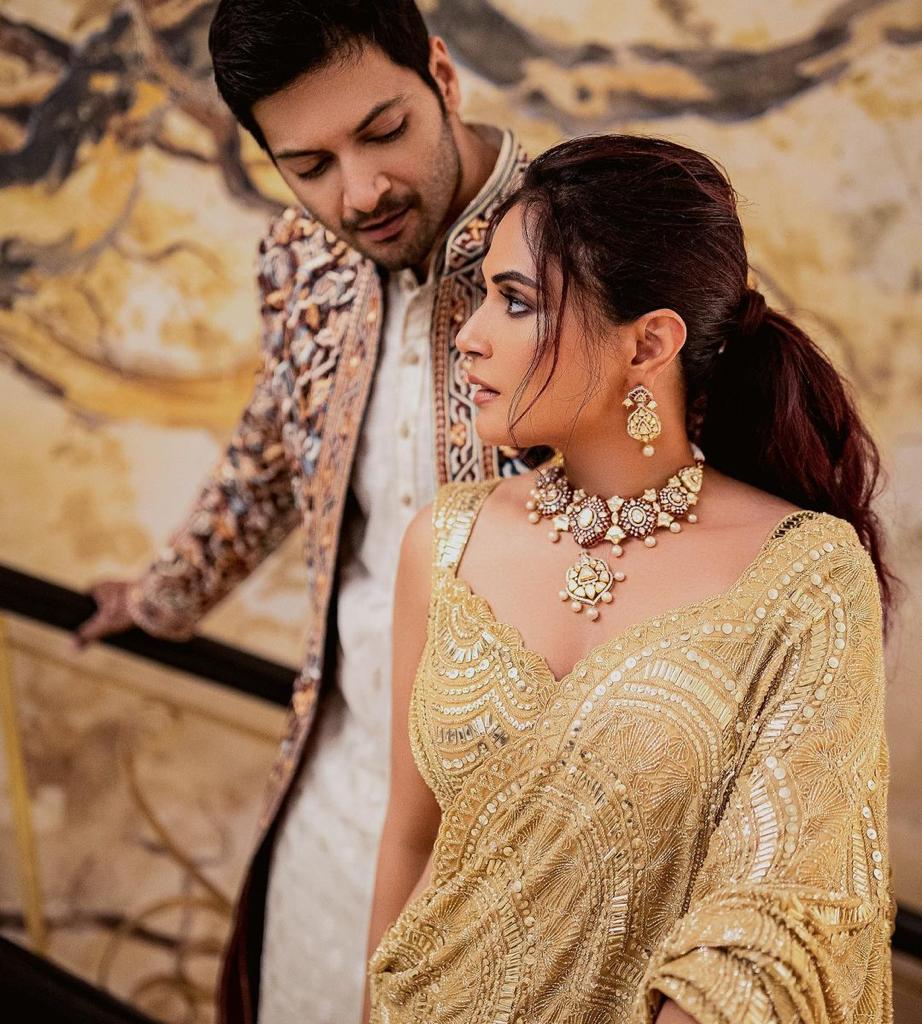 Don’t miss out on the detailed jewellery - elegant and subtle! In this pic, Richa posed with her husband Ali Fazal