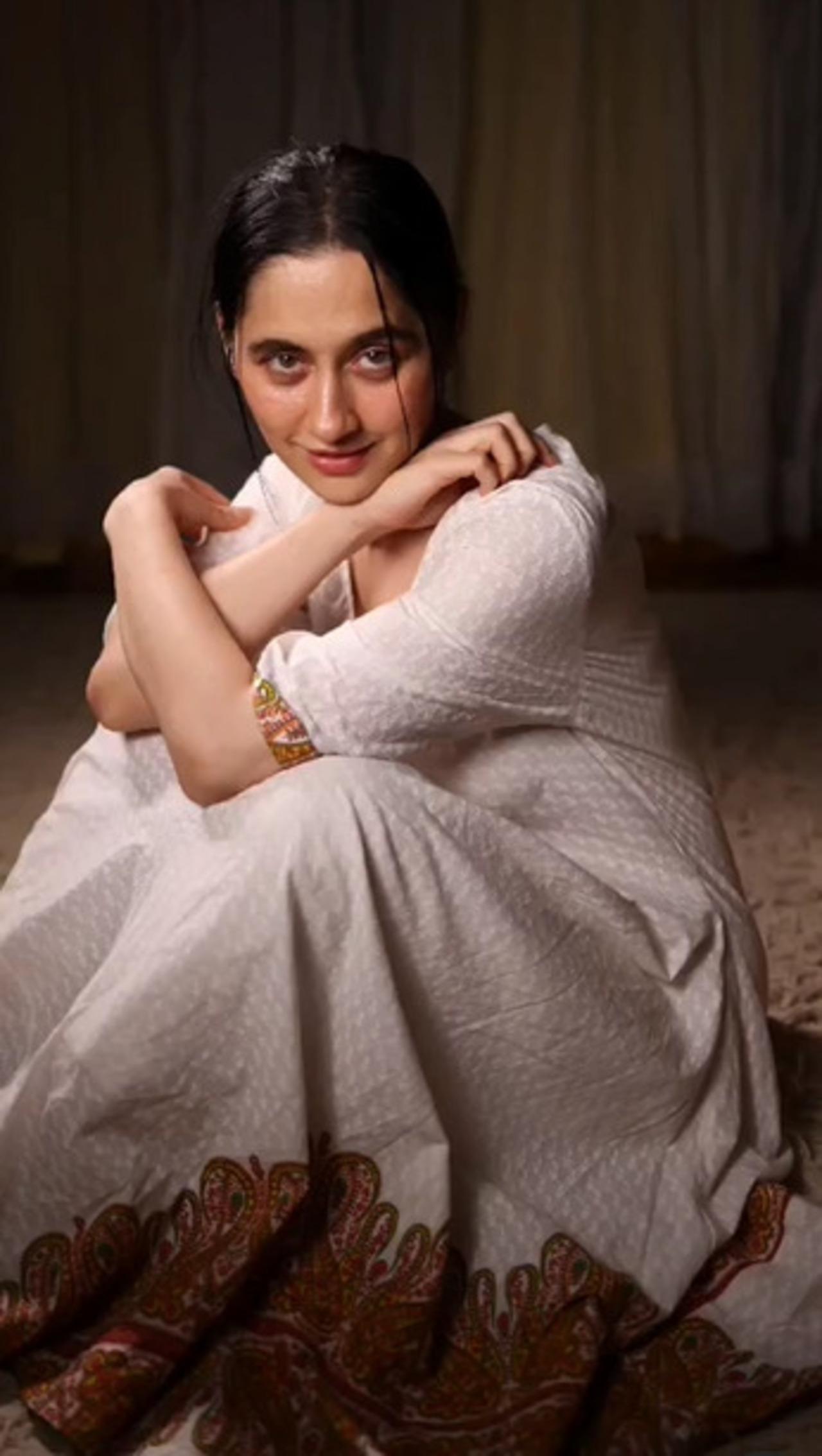 In this ensemble, Sanjeeda wore a white blouse paired with a matching lehenga featuring a beautiful multicolored pattern at the bottom. The actress completed the look by tying her hair in a chic bun