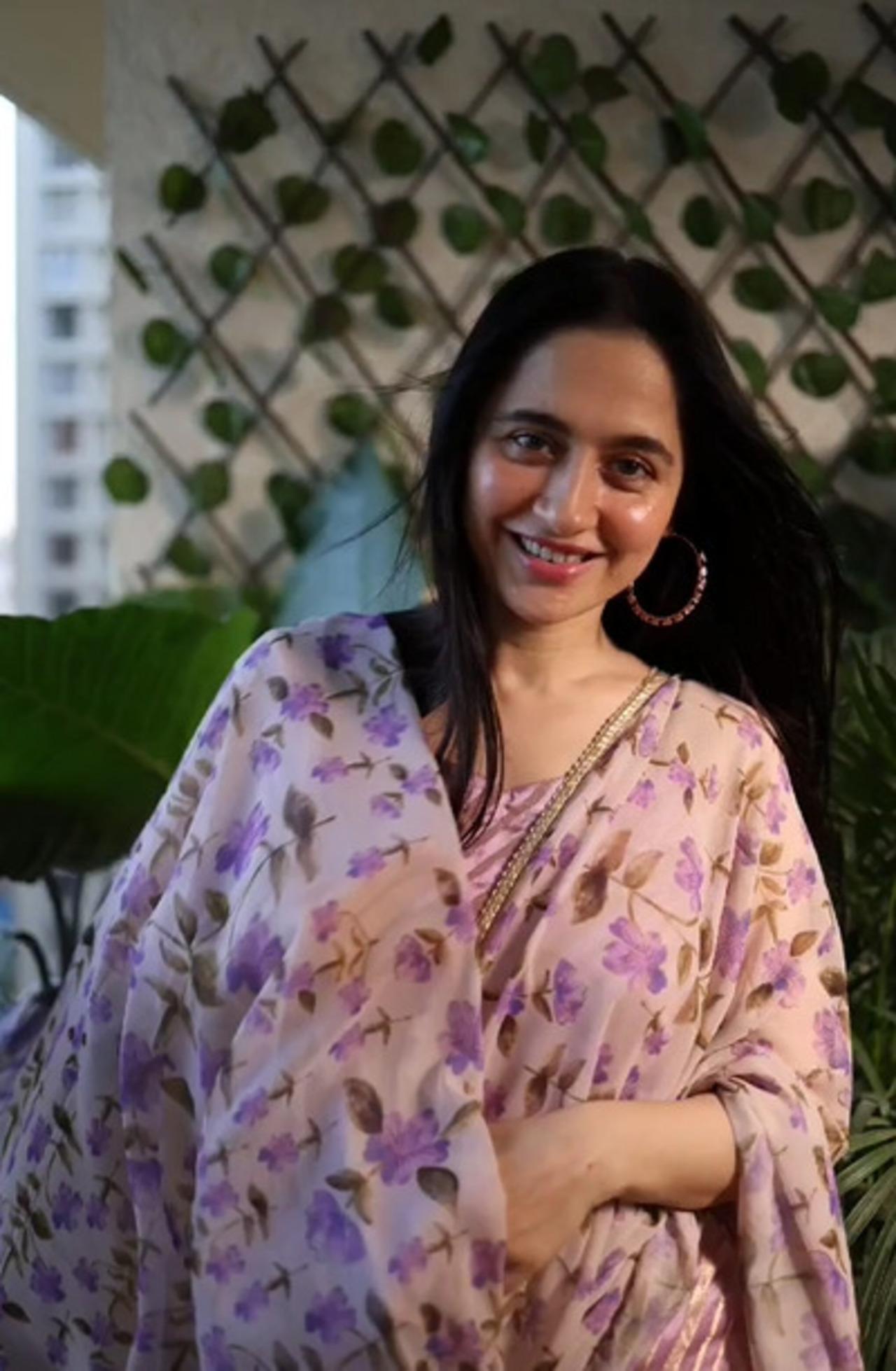 The purple kurta is a perfect choice for any occasion. The actress looked like a princess in this no-makeup look and left her hair open