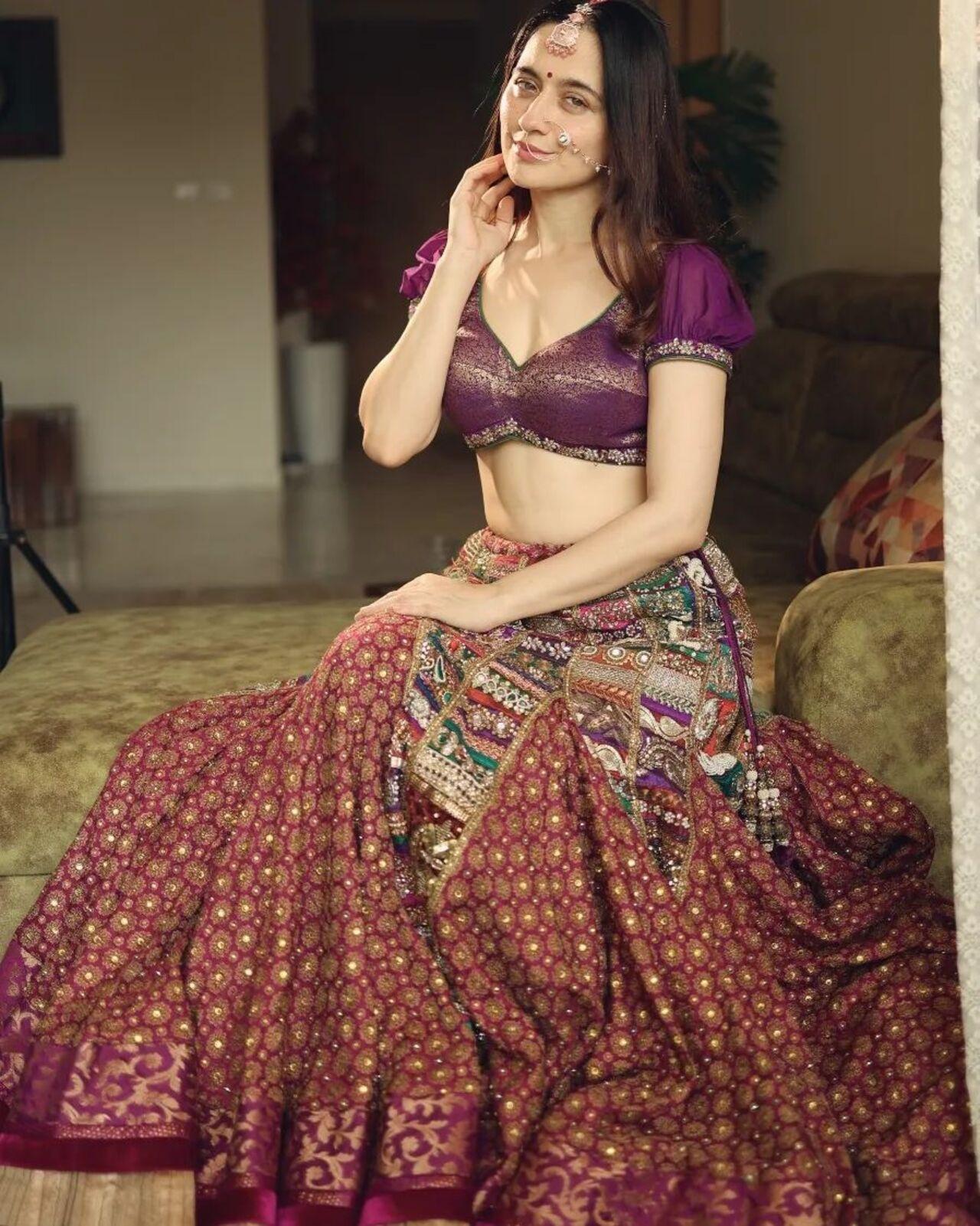 In this look, Sanjeeda looked ethereal as she wore a brown lehenga with multi-coloured patterns drawn on it. The actress paired it with a purple blouse