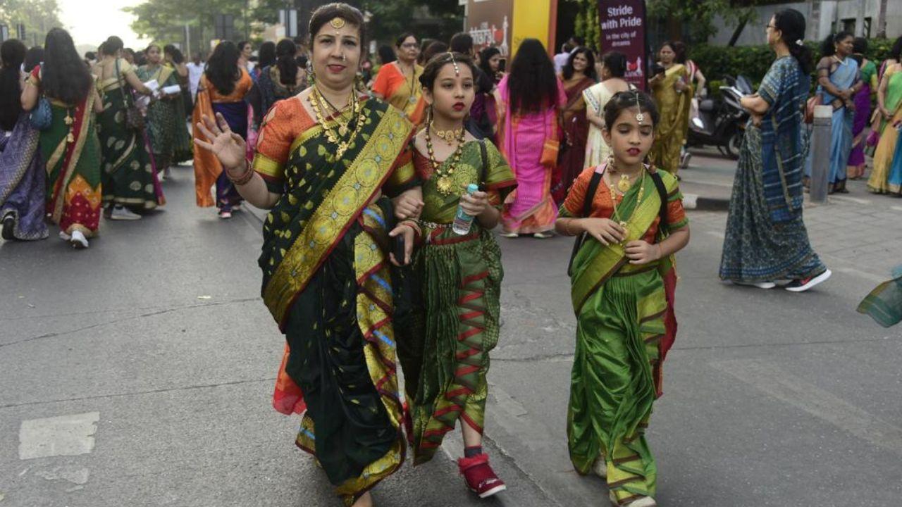 Union Minister Piyush Goyal inaugurated the 'One Bharat Sari Walkathon' in Mumbai, an event organised by the Ministry of Textiles. Its primary objective was to celebrate and promote India's rich handloom Saree culture. Pics/Atul Kamble
