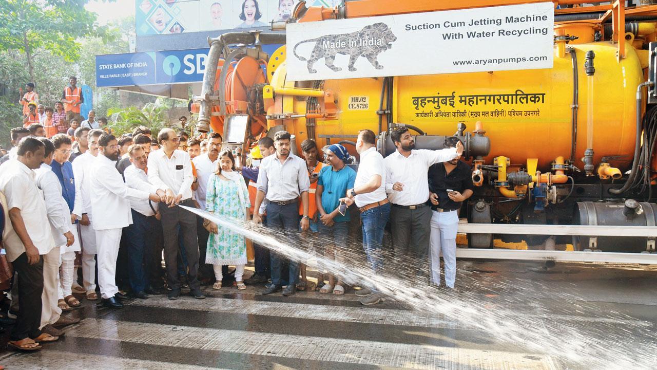 CM Shinde oversees cleanliness drive, applauds workers