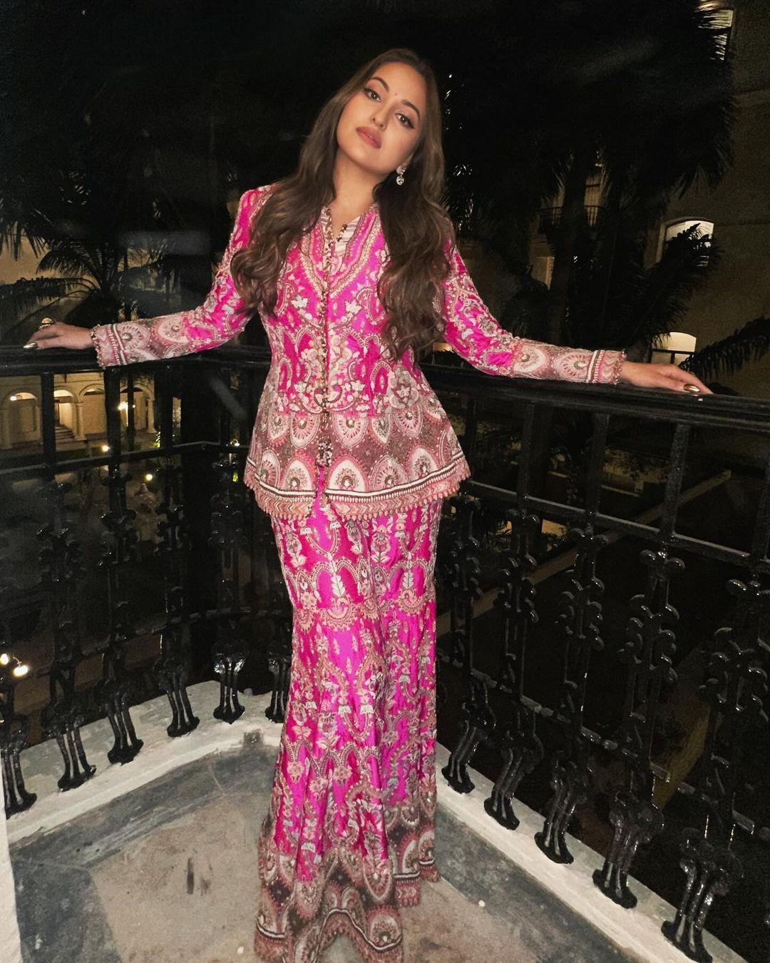 Sonakshi Sinha wore a heavily embroidered pink kurta set. She left her hair open and added a stud earring to finish her look. This is a perfect outfit to ace your bridesmaid look