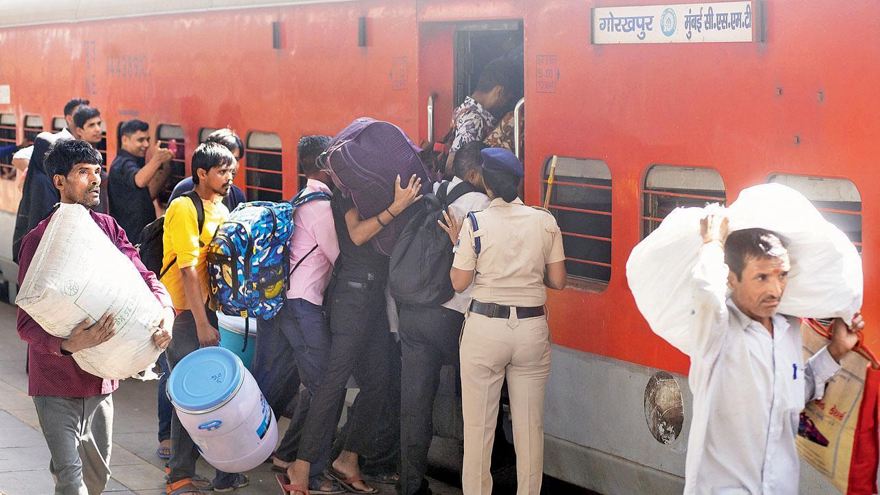 Mumbai: Central & Western Rly to run special suburban trains on New Year's eve