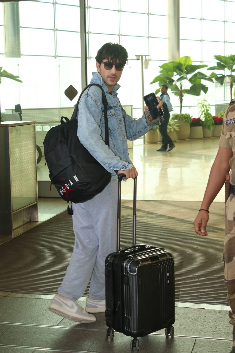 Ibrahim Ali Khan was clicked at the airport departure. The star kid looked handsome in his airport look