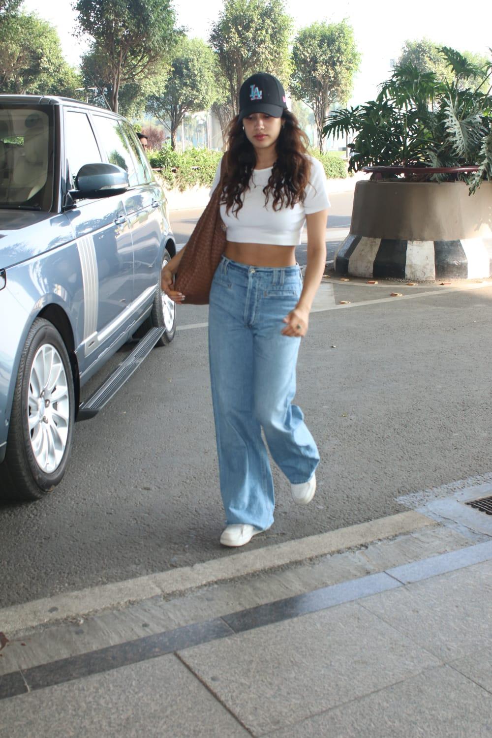 Janhvi Kapoor opted for comfy fits for her airport look