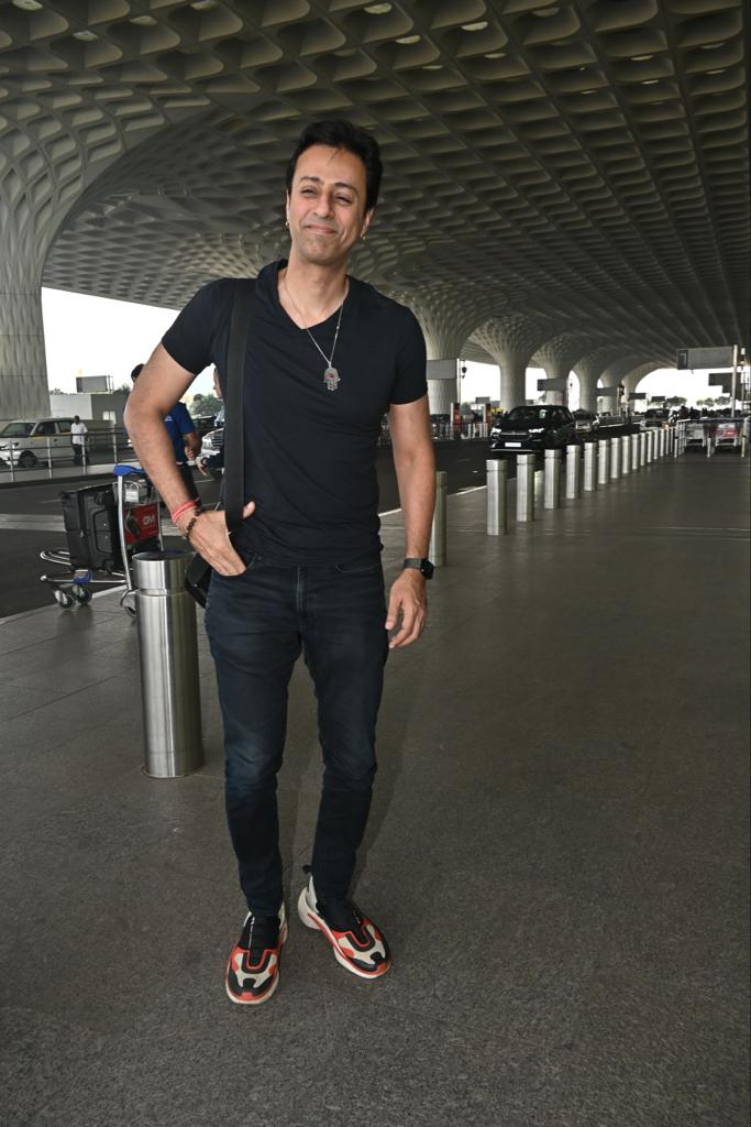 Ace singer Ali Merchant was snapped at the airport