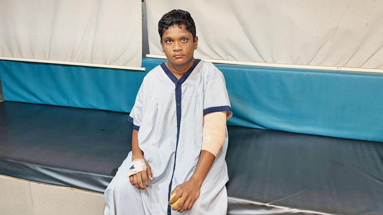 Mumbai: Quick thinking saves arm of boy impaled by fencing rod