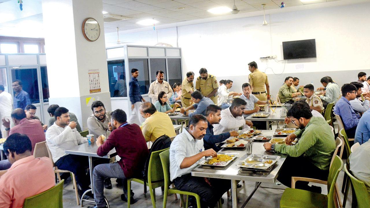 Mumbai Police headquarters' mess gets culinary makeover with aid from Taj Group chefs