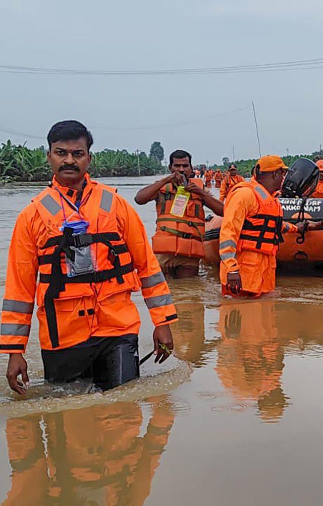 Due to inundation, the people in rural Thoothukodi were without food & water for last 3 days, stated reports. 