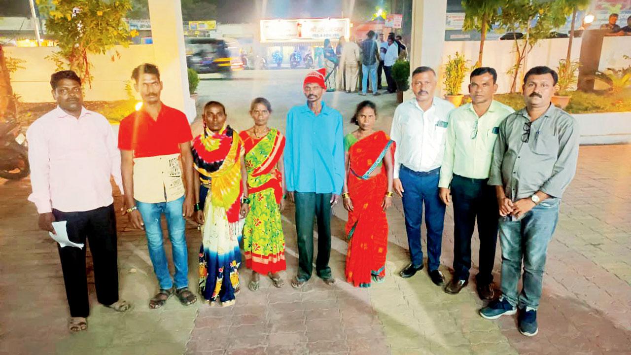 (From left) Activist Goteram Waghe; Khoni residents Sunil, Sunita, Suman, Ashok and Sundari Waghe; Rajesh Channe and two other activists. Pics/Hanif Patel