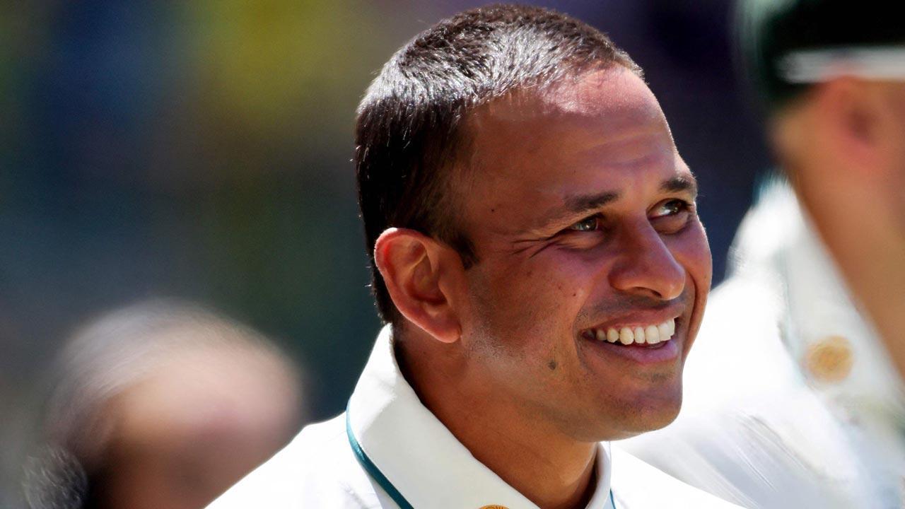 Khawaja wears black armband in war protest