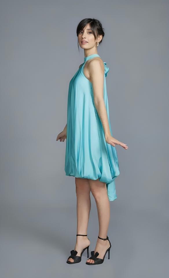The dress, courtesy of Sonam Parmar Jhawar, oozed grace with its delicate ribbons and flowing design. Her House of Prisca heels added just the right contrast to the dress and completed the serene look.