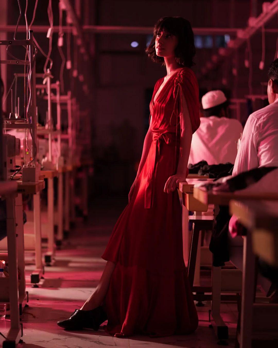 The dress was complemented by her choice of closed-toe shoes, which further accentuated the dress's exquisiteness. The attention to detail in her outfit was remarkable