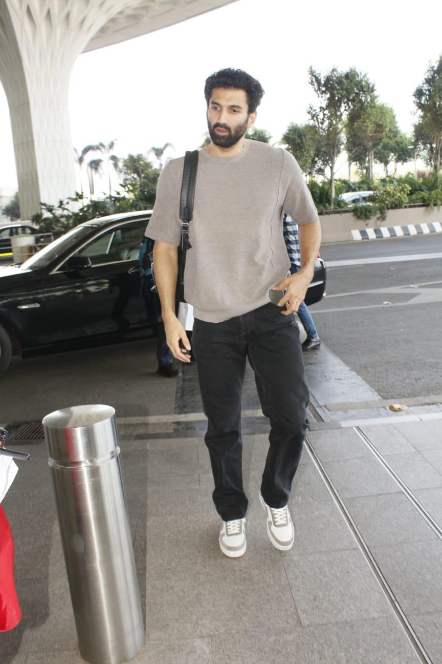Aditya Roy Kapur was spotted at the airport this morning