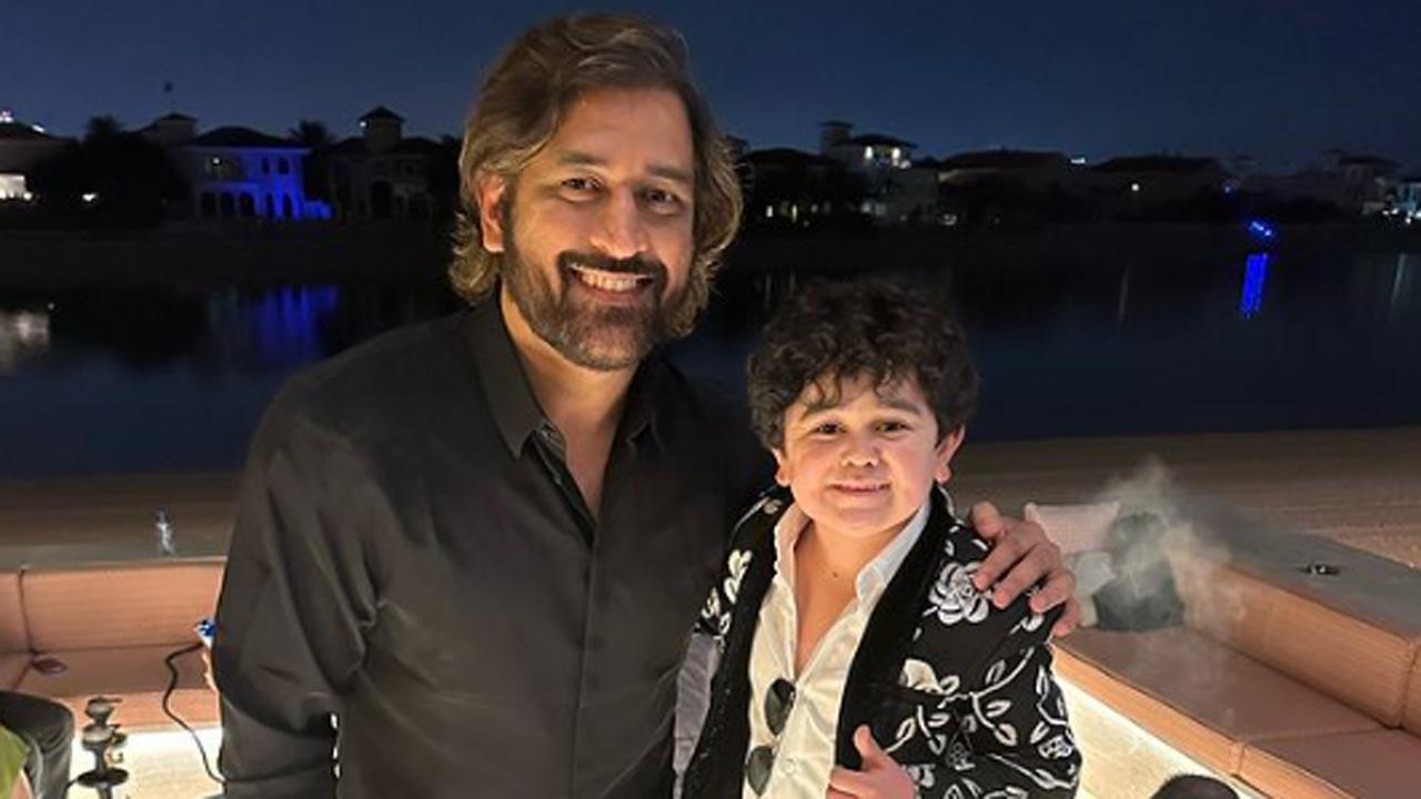 Abdu Rozik poses with MS Dhoni, Rishabh Pant