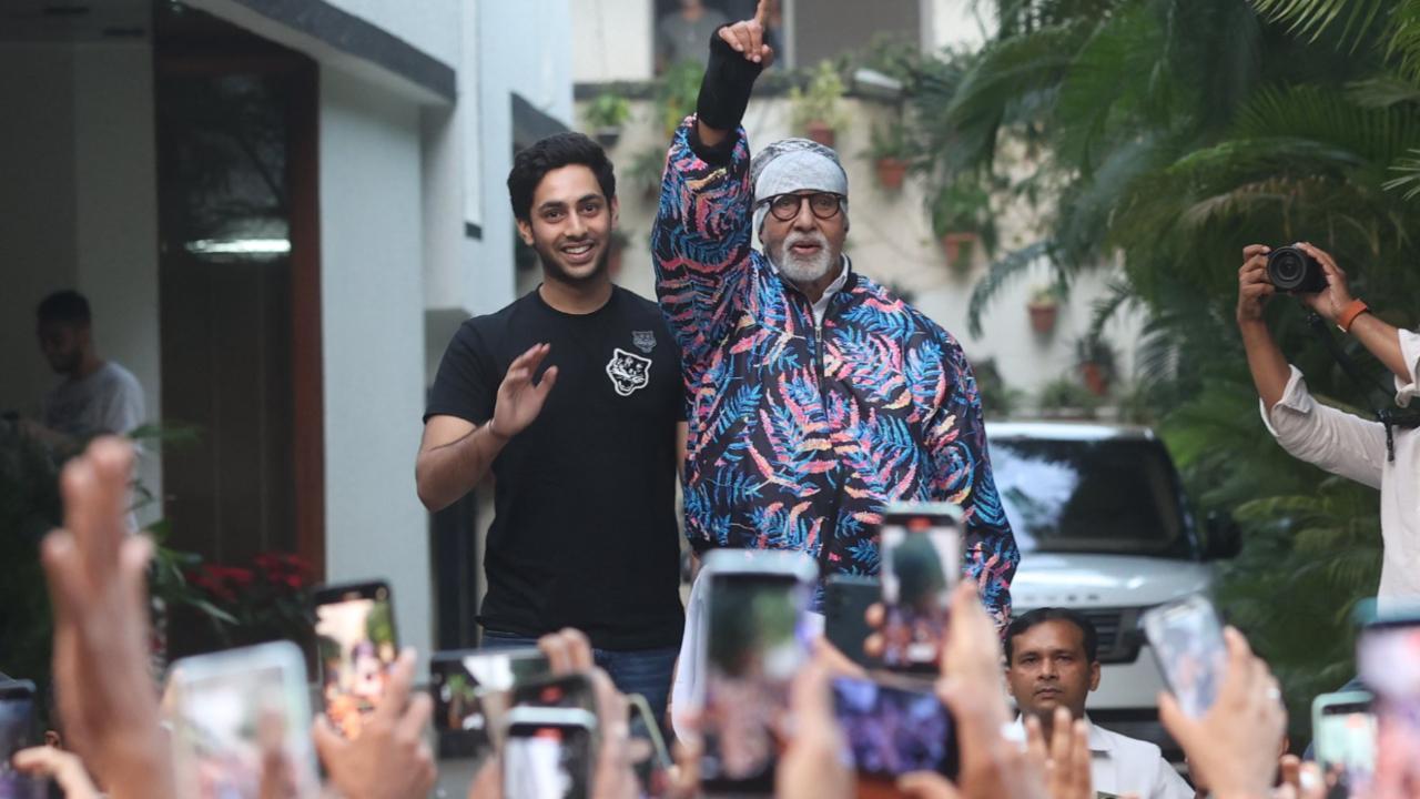 Pics: After 'The Archies' release, Agastya Nanda joins grandfather Amitabh Bachchan to greets fans outside Jalsa