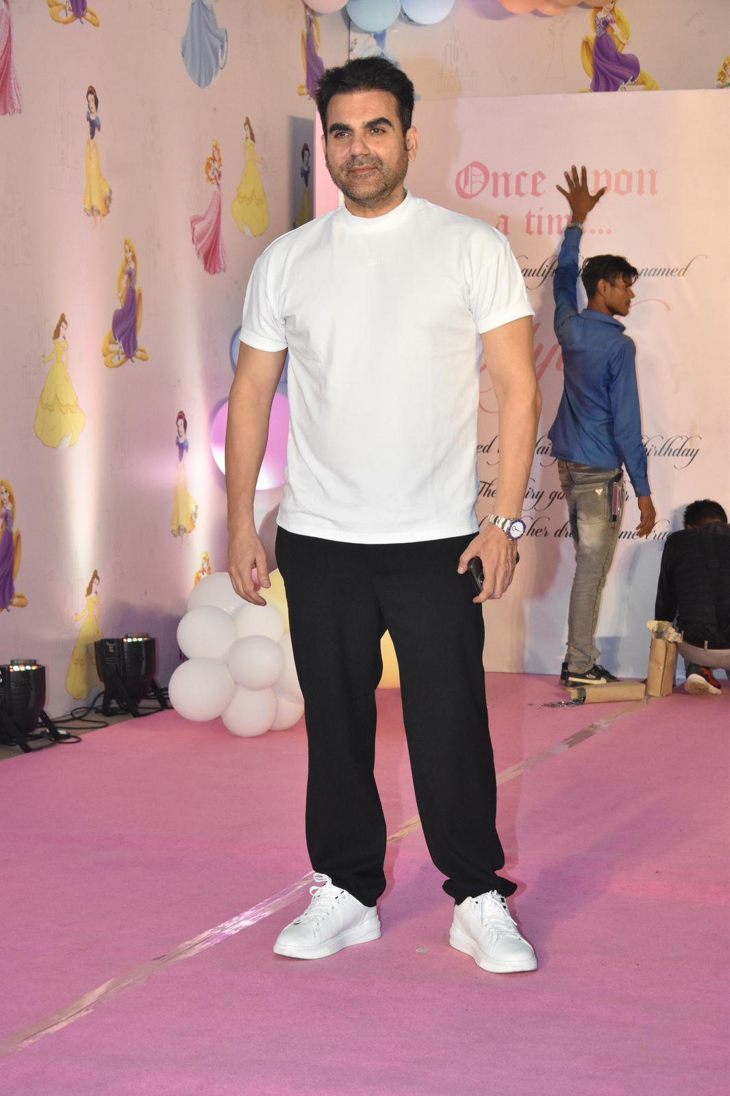 Arbaaz Khan arrived in a white shirt which he paired with black trousers
