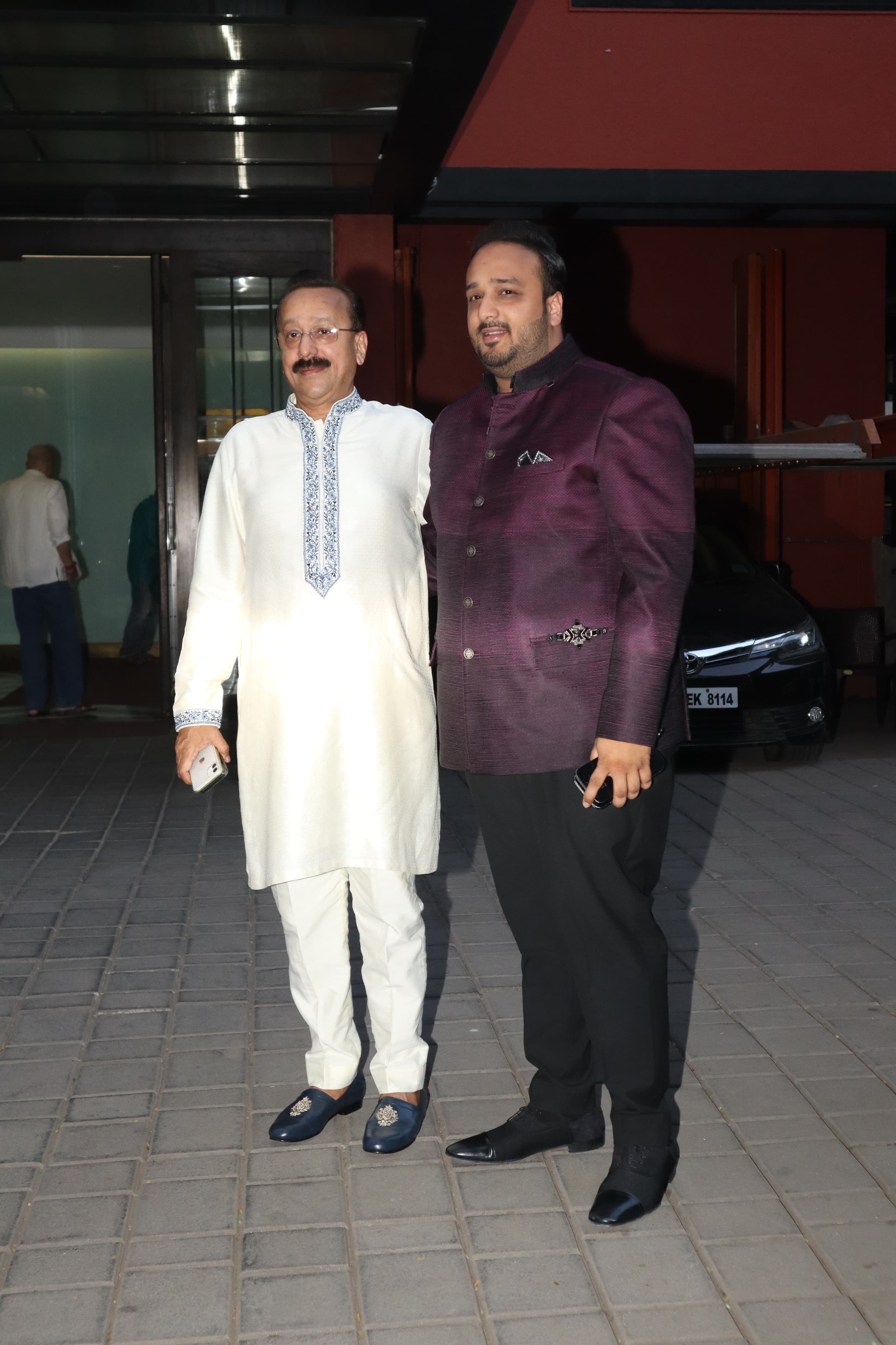 Baba Siddique, who is a close-friend of Khan family, reached Arpita's residence for the big day 