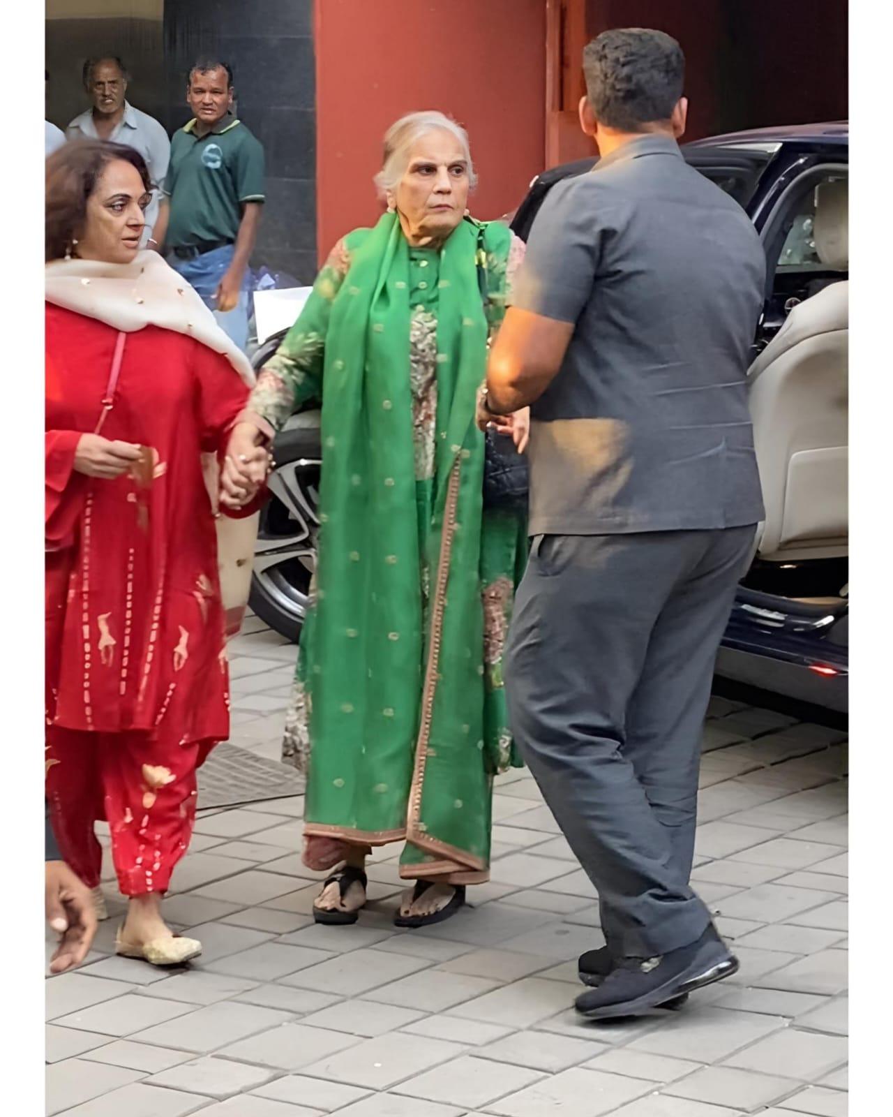 Ammi Jaan Salma Khan was captured by the paparazzi as she came to be a part of Arbaaz's big day. She was looking beautiful in a embroidered green suit