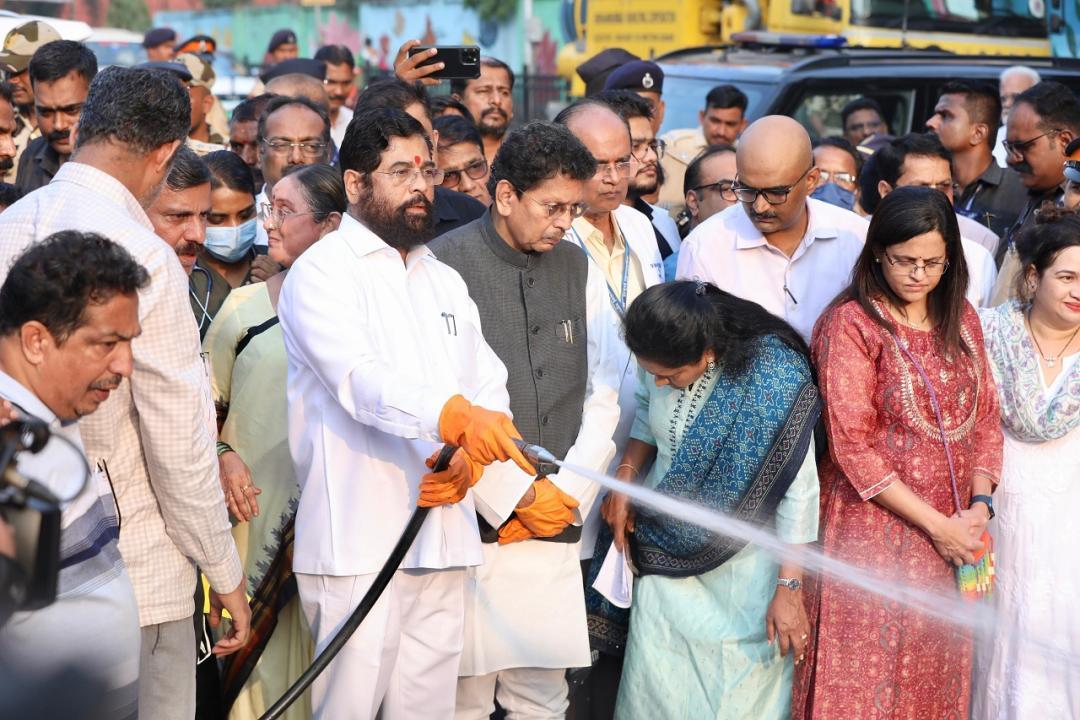 In Photos: Maharashtra CM Eknath Shinde launches cleanliness drive in Mumbai