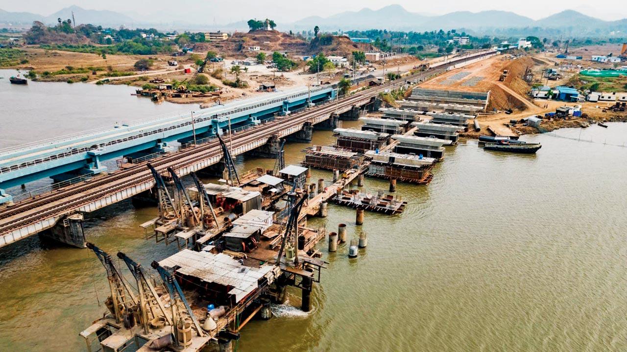 Work is carried out at Western Railway’s Vaitarna station in Palghar district. Pic/Saurabh Raut