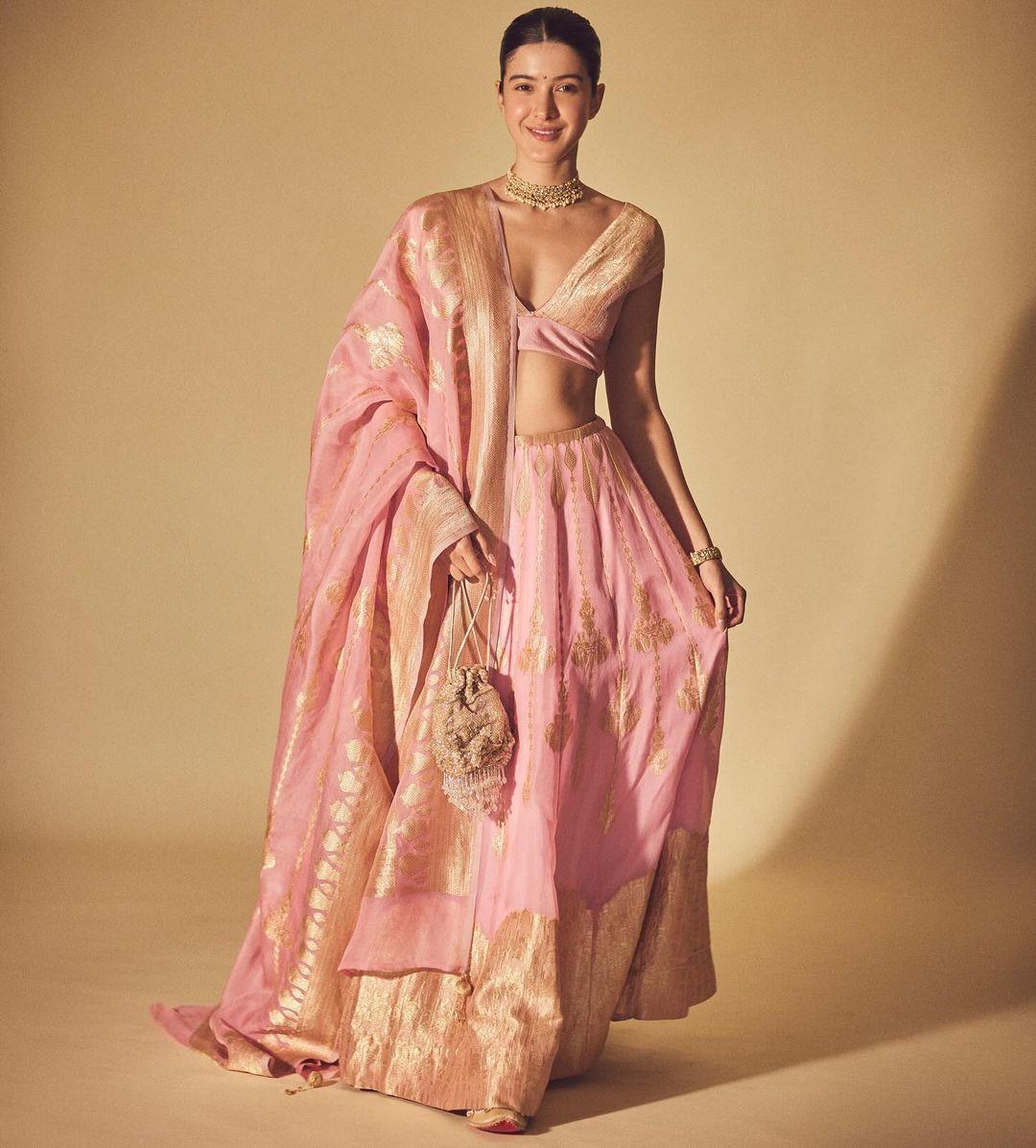 Shanaya Kapoor showcased the timeless elegance of a plain pink lehenga, proving its versatility as the perfect go-to for any occasion