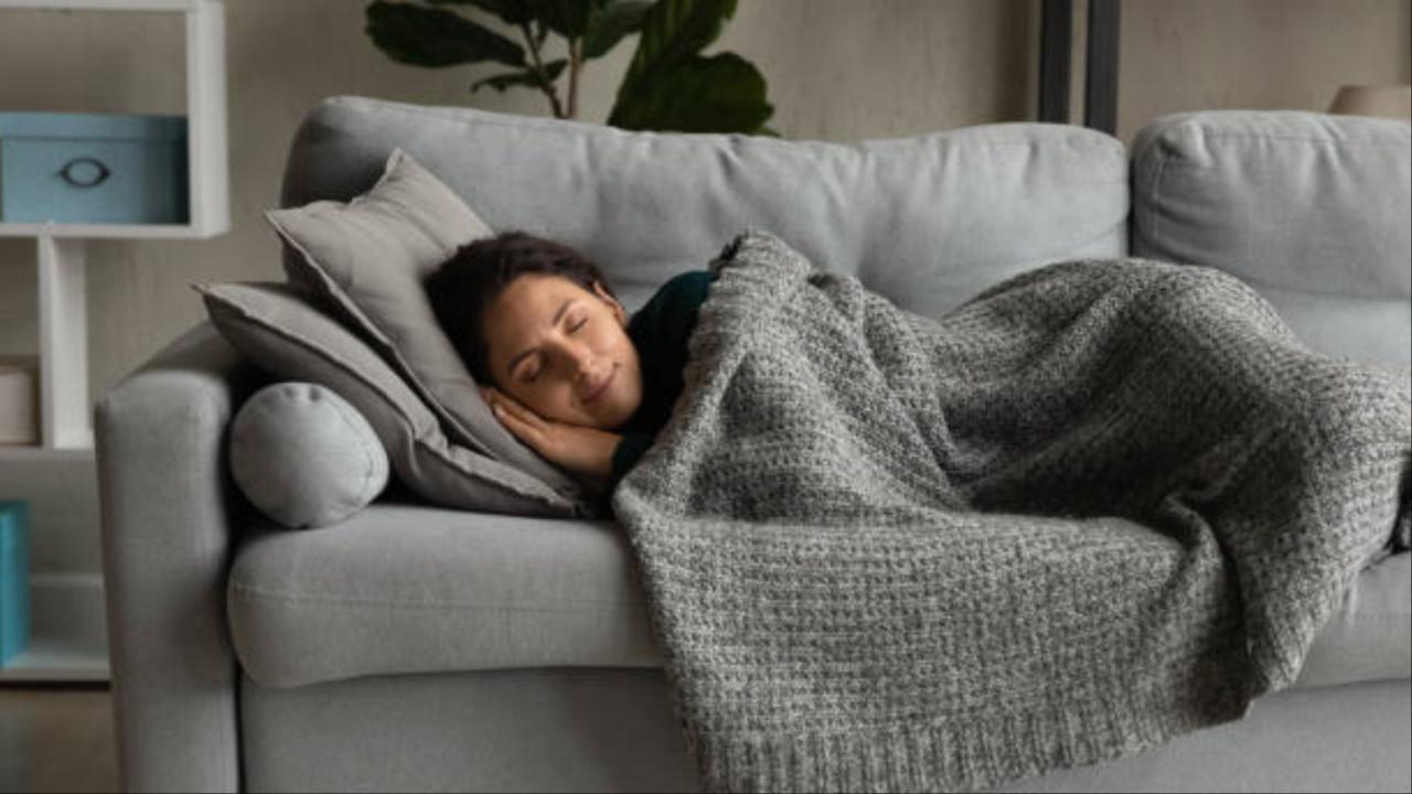 Poor sleep habits: Irregular sleep schedules, excessive napping during the day and inconsistent bedtime routines can disrupt the body's natural sleep-wake cycle.