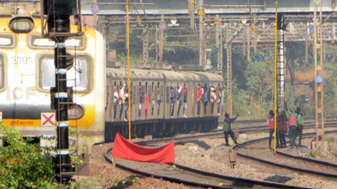 Meanwhile, the Central Railway on Thursday said that decongesting stations and speeding up local trains would be the priorities in Mumbai and that commuters can expect quite a few developments in 2024