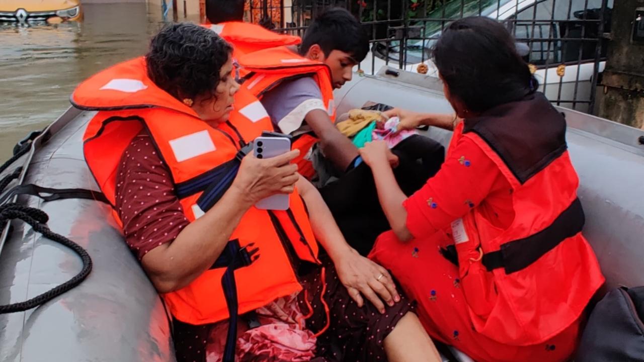 Several District Disaster Response Teams (DDRT) were formed to carry out relief work in all rain-affected areas across the city