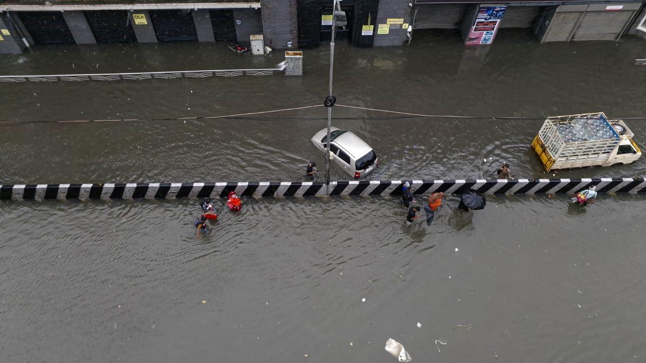 Cyclone Michaung crosses Andhra Pradesh coast, to weaken into cyclonic storm