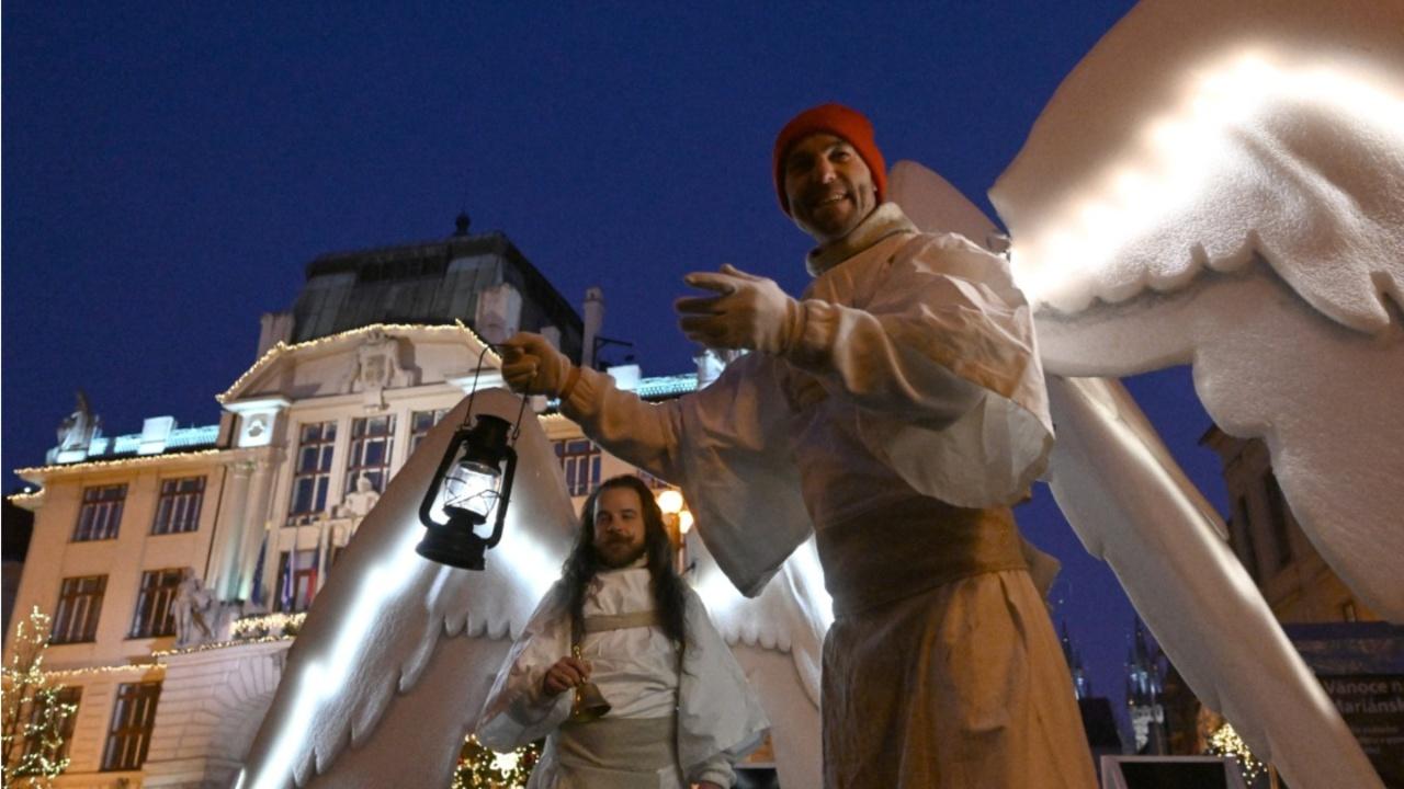 Performers wearing angel costumes walk on stilts during a Christmas angels' parade in Prague, Czech Republic (Photo by Michal Cizek/AFP)