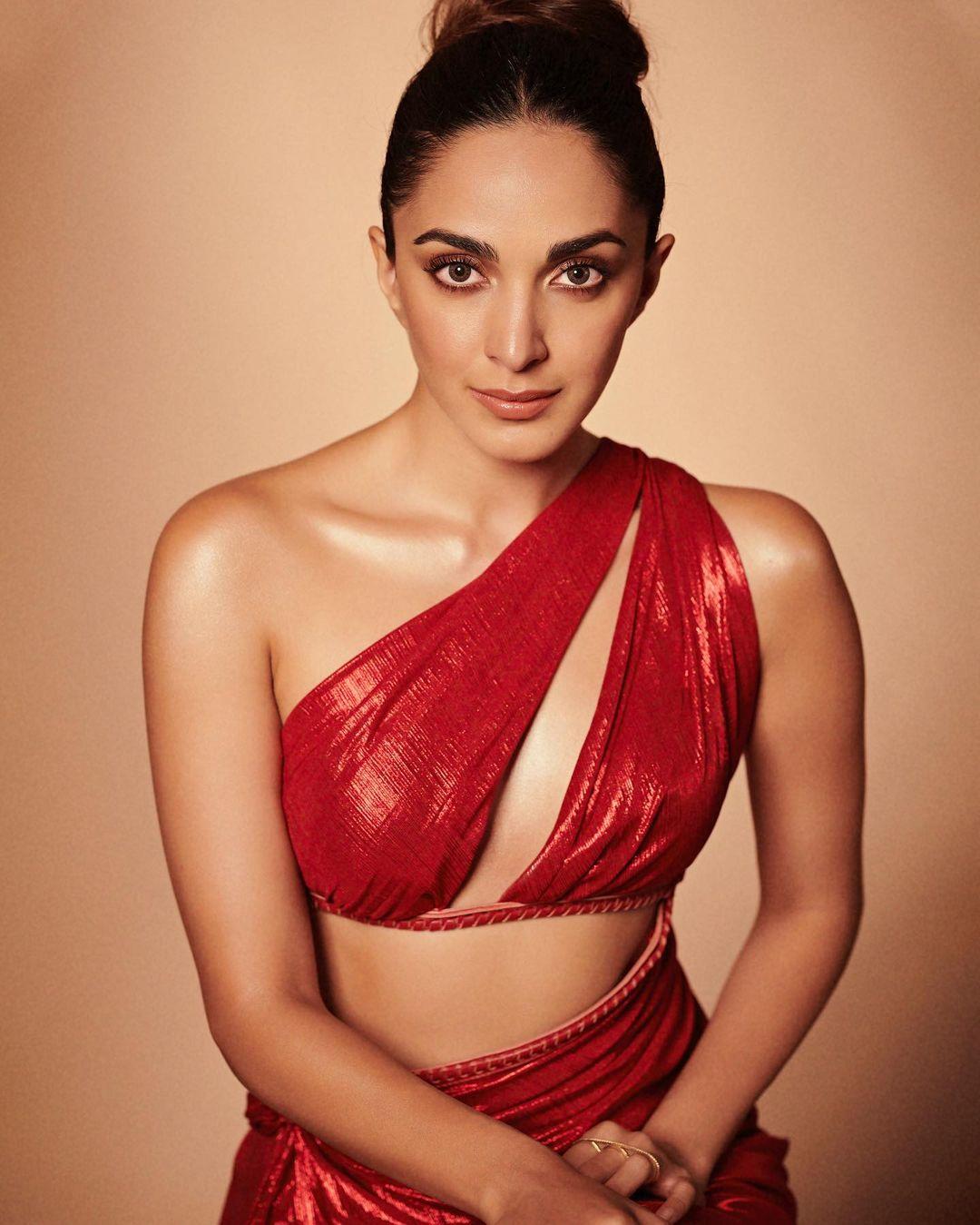 For a risque fashion statement, this cut-out gown that Kiara Advani donned is what you're looking for.