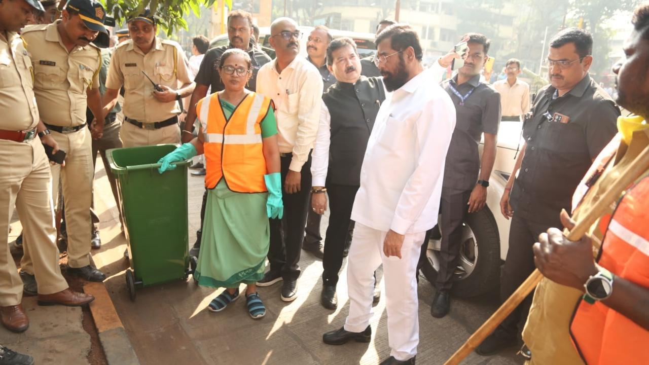 IN PHOTOS: Maharashtra CM Shinde reviews cleanliness drives in parts of city