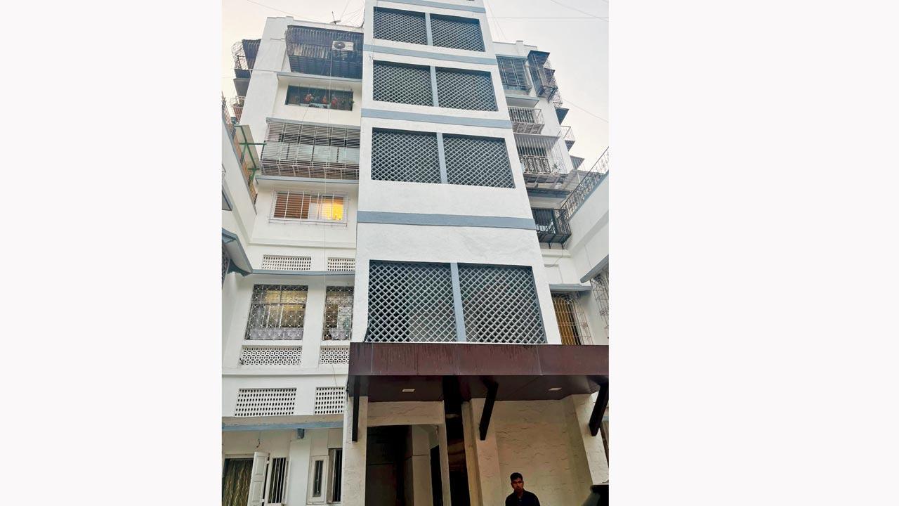Mumbai: Bandra CHS committee members booked for extortion