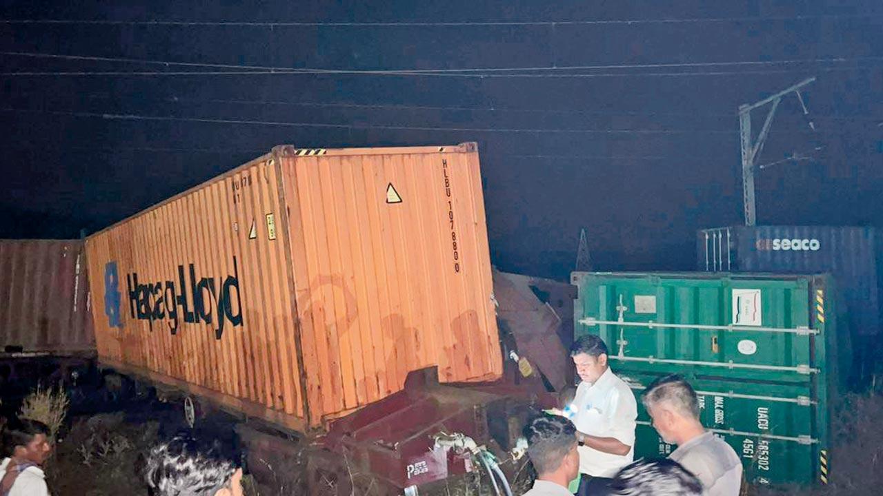 Maharashtra: Seven containers of goods train derail between Igatpuri and Kasara