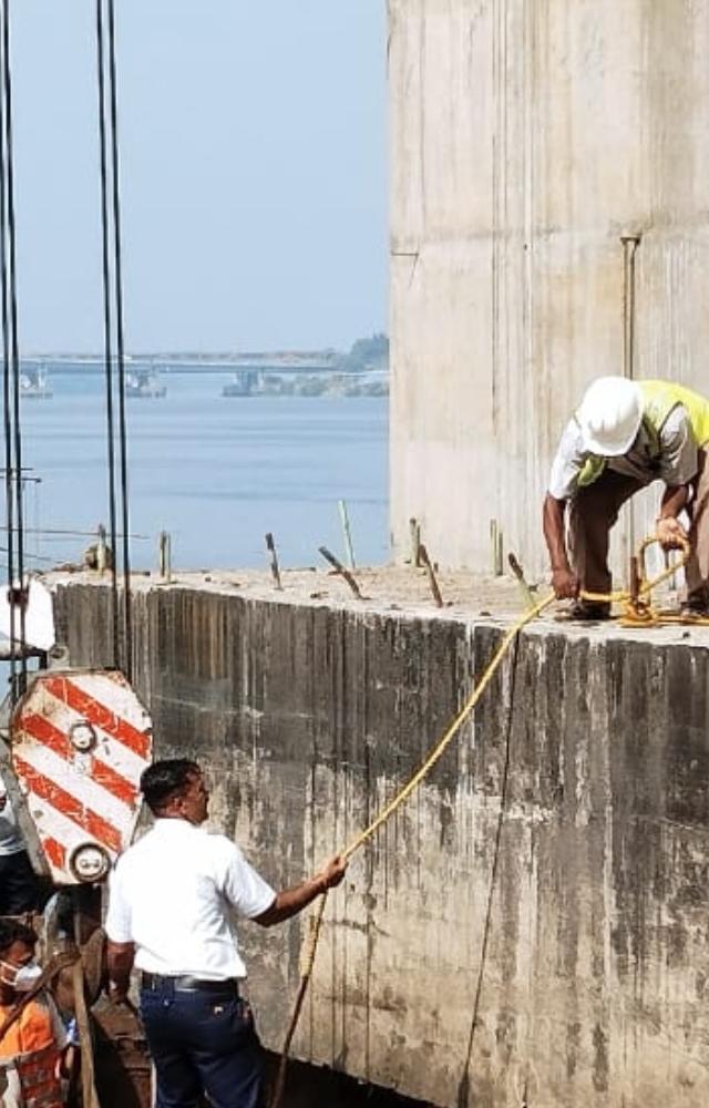 The body of a man in his early 60s was fished out by firemen and RDMC personnel