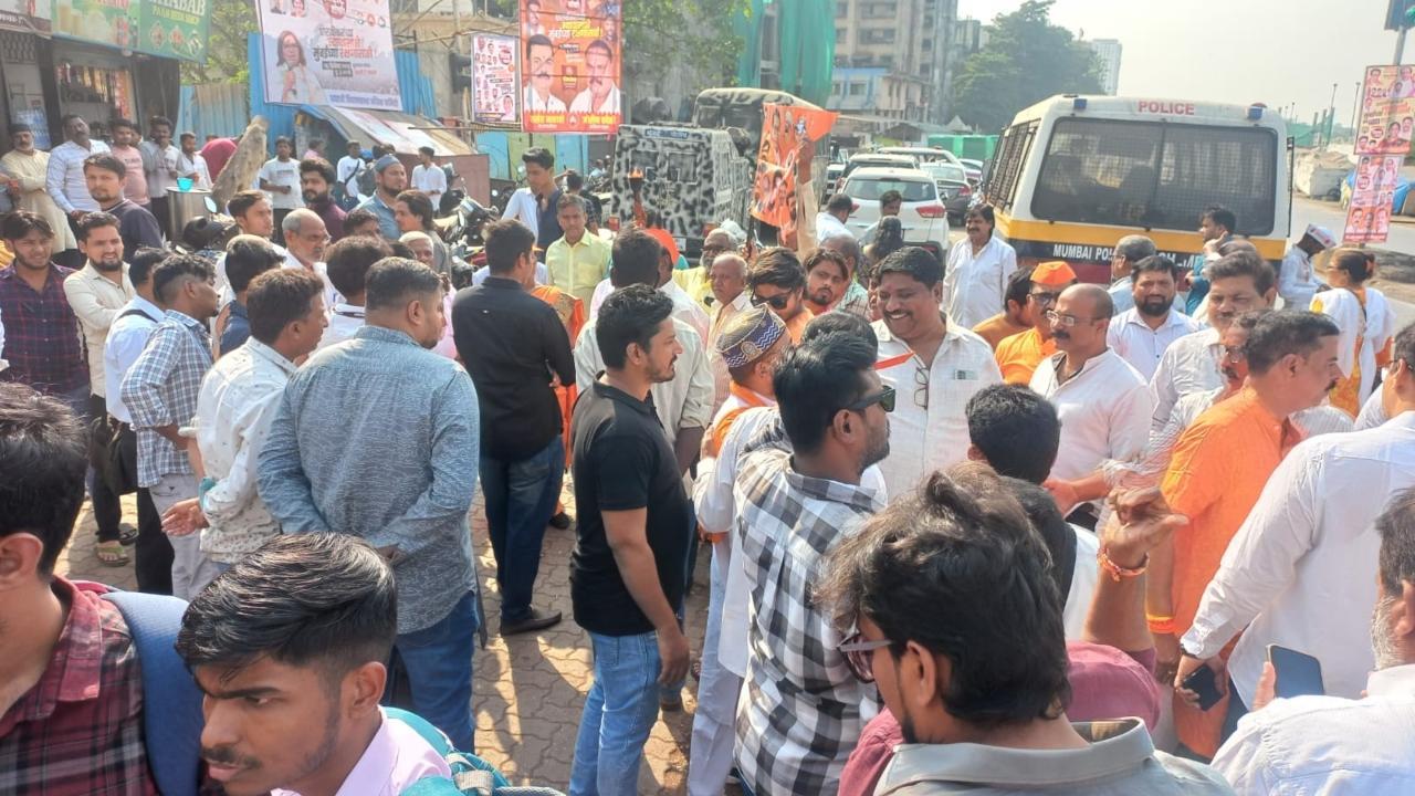 Several Shiv Sena (UBT) party workers began gathering at Dharavi for a protest march on Saturday. Pics/Sameer Abedi