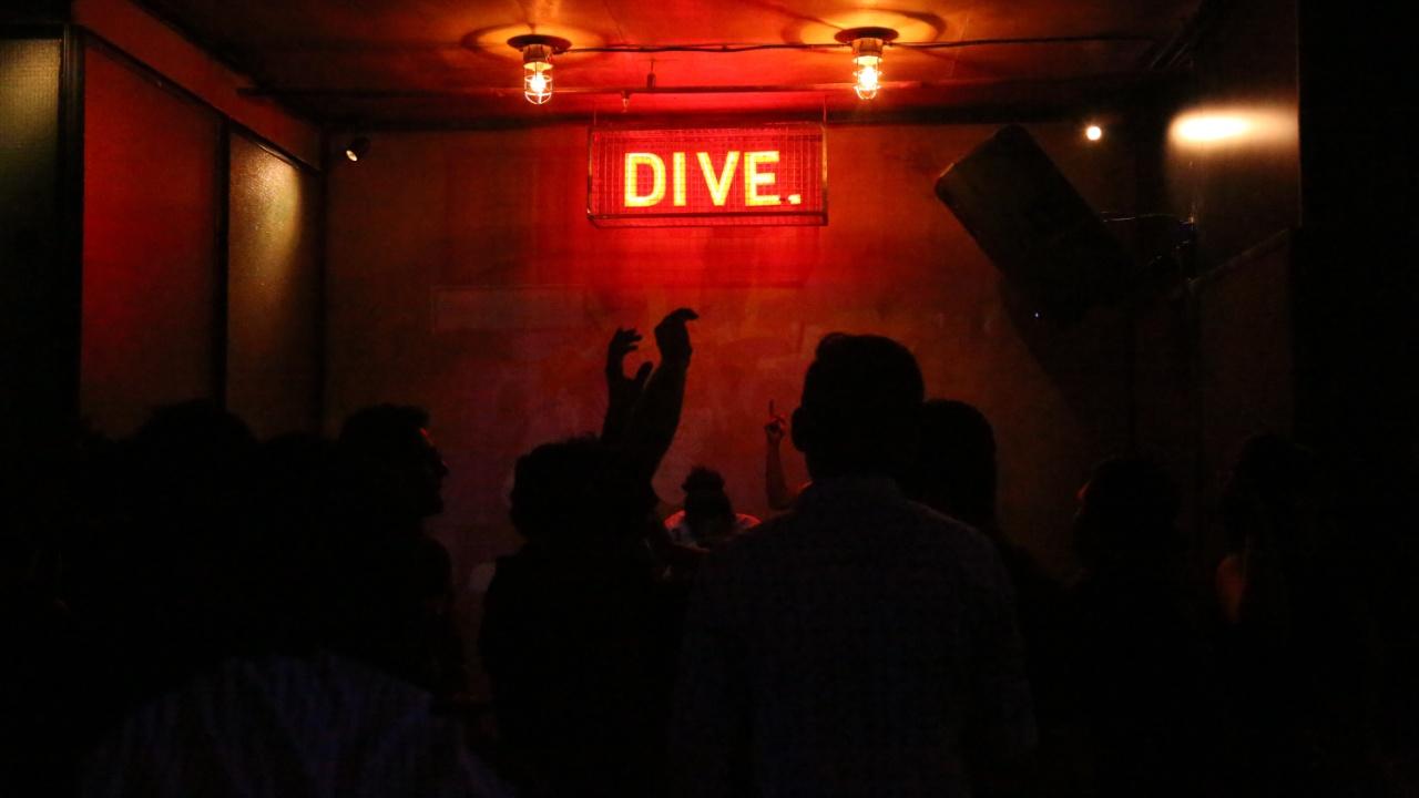 DIVE. Located in BKC and Kalaghoda, DIVE. is especially popular among corporate professionals. DIVE. is a bar and casual dining place that offers a unique experience in a pocket-friendly way. Those wanting to dance their heart out can enjoy a mix of commercial, Bollywood and EDM tracks. DIVE. also hosts various events ranging from DJ events to live bands. Their in-house DJ performs almost every night. Further, they have a special Bollywood Night every Sunday at Kalaghoda DIVE.   
Other details:Location: BKC and KalaghodaTime: 12 noon to 1:30 am Pricing: Rs 1300 for two people including alcohol 