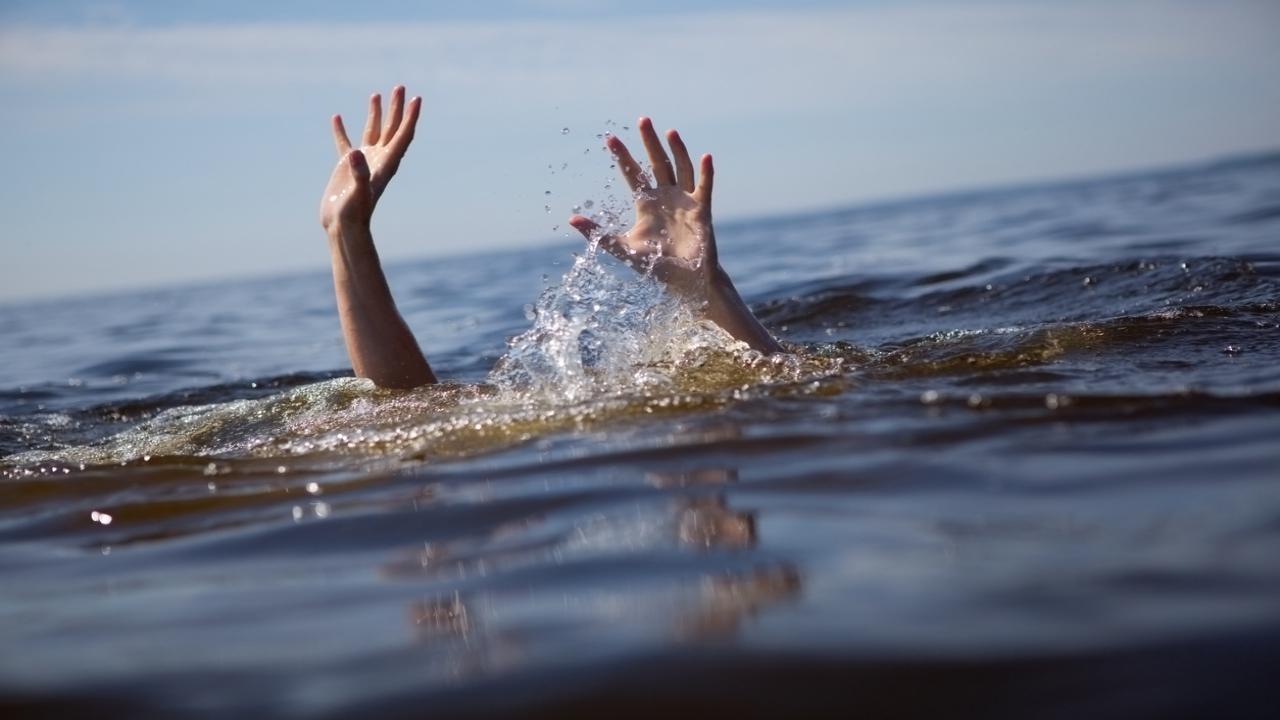 Maharashtra: Four female students drown at Devgad beach, one missing
