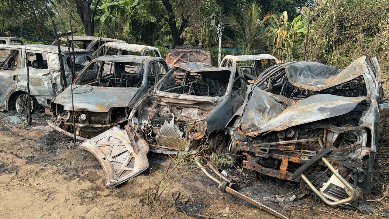 The officials said that a dozen cars that had been seized by Arnala police in various cases were gutted in the blaze