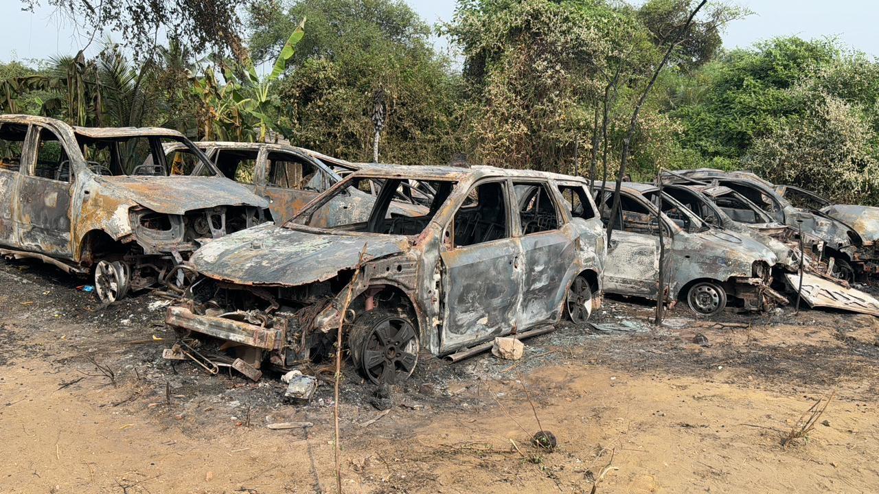Fire breaks out at parked cars seized by Arnala Police, no injuries reported Fire breaks out at parked cars seized by Arnala Police, no injuries reported