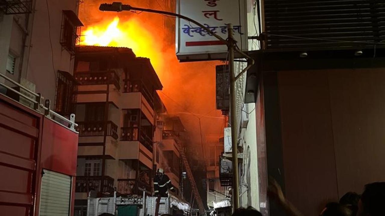 Mumbai: Massive fire breaks out at building in Girgaon, operations underway