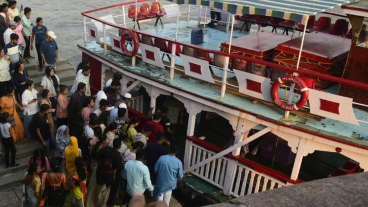 The majestic structure, standing against the backdrop of the Arabian Sea, became a focal point for merry gatherings, with visitors capturing the festive scenes on their cameras and smartphones