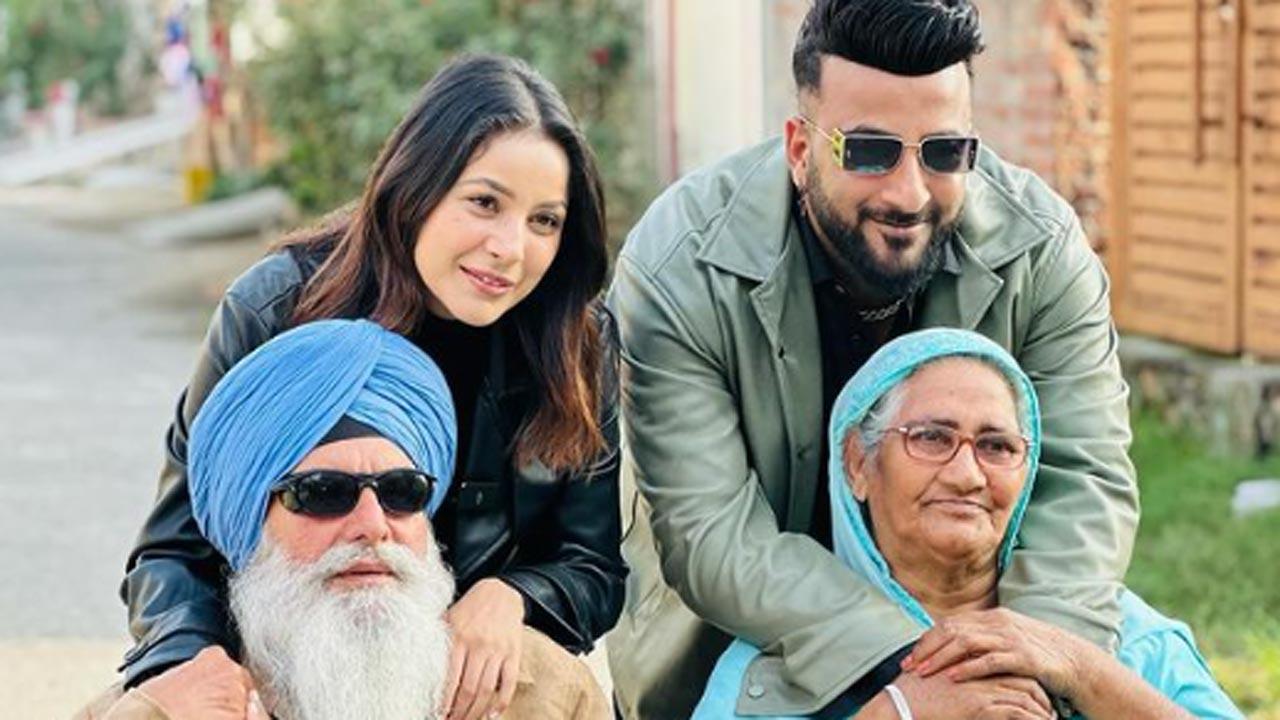 Shehnaaz Gill posts picture with grandparents, check out