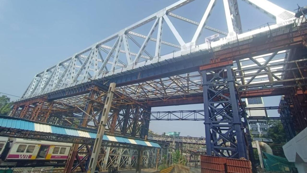 Gokhale Bridge: Girder installation for first phase has been completed, says BMC